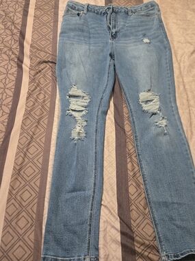 Size 11 Women's Refuge Denim Colombia Light Blue Distressed Straight-Leg Jeans